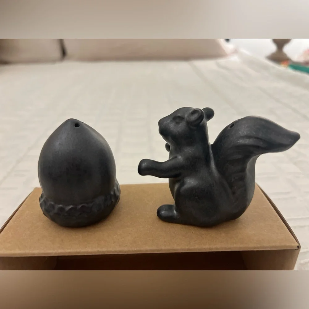 Pottery Barn Bronze Squirrel Acorn Salt Pepper Shaker Set Nature Woodland Decor